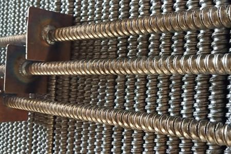 如何解決注塑機螺桿有轉速顯示但擠不出物料的問題?