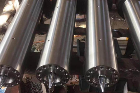 橡膠擠出機螺桿機筒使用什么材質?